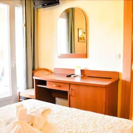 Stella Marina Aparthotel 3*