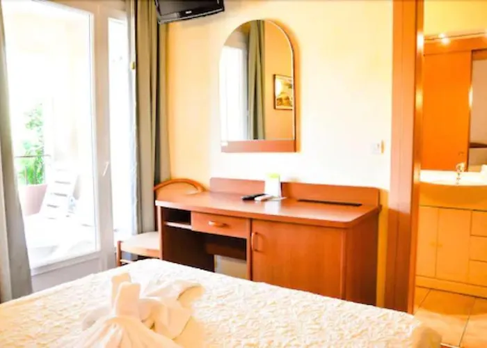 Stella Marina Aparthotel 3*