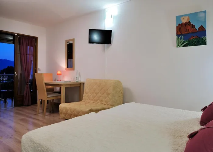 Stella Marina Aparthotel 3*